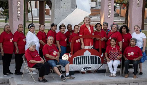 Disfrutan abuelas y abuelos de una nueva edición de “TARDES DE ORO”