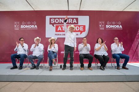 Gobernador Durazo acerca gobierno, becas y apoyos a comunidades del noroeste de Sonora