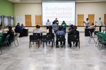 Atiende presidenta municipal peticiones ciudadanas en audiencia del pueblo
