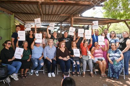 Brinda alcaldesa certeza jurídica a familias del suroriente de la ciudad sector.
