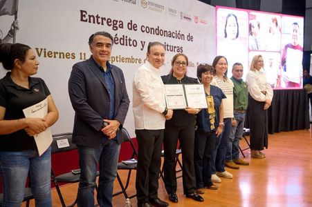 Durazo y Sedatu aseguran el patrimonio de familias sonorenses con entrega de escrituras y créditos liquidados