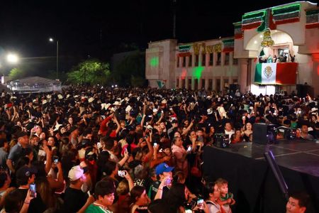 Encabeza presidenta municipal Claudia Santacruz ceremonia del grito de independencia